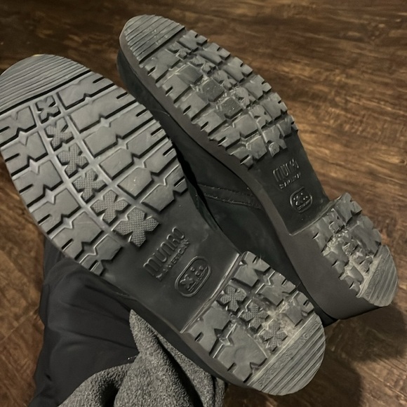 Munro Kinston Envelope Bootie Ankle Boot Black Nubuck Elastic Top size 8W - Picture 7 of 11